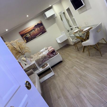 La Dimora Dei Sogni Sedil Capuano Home Suite Napoli Bagian luar foto