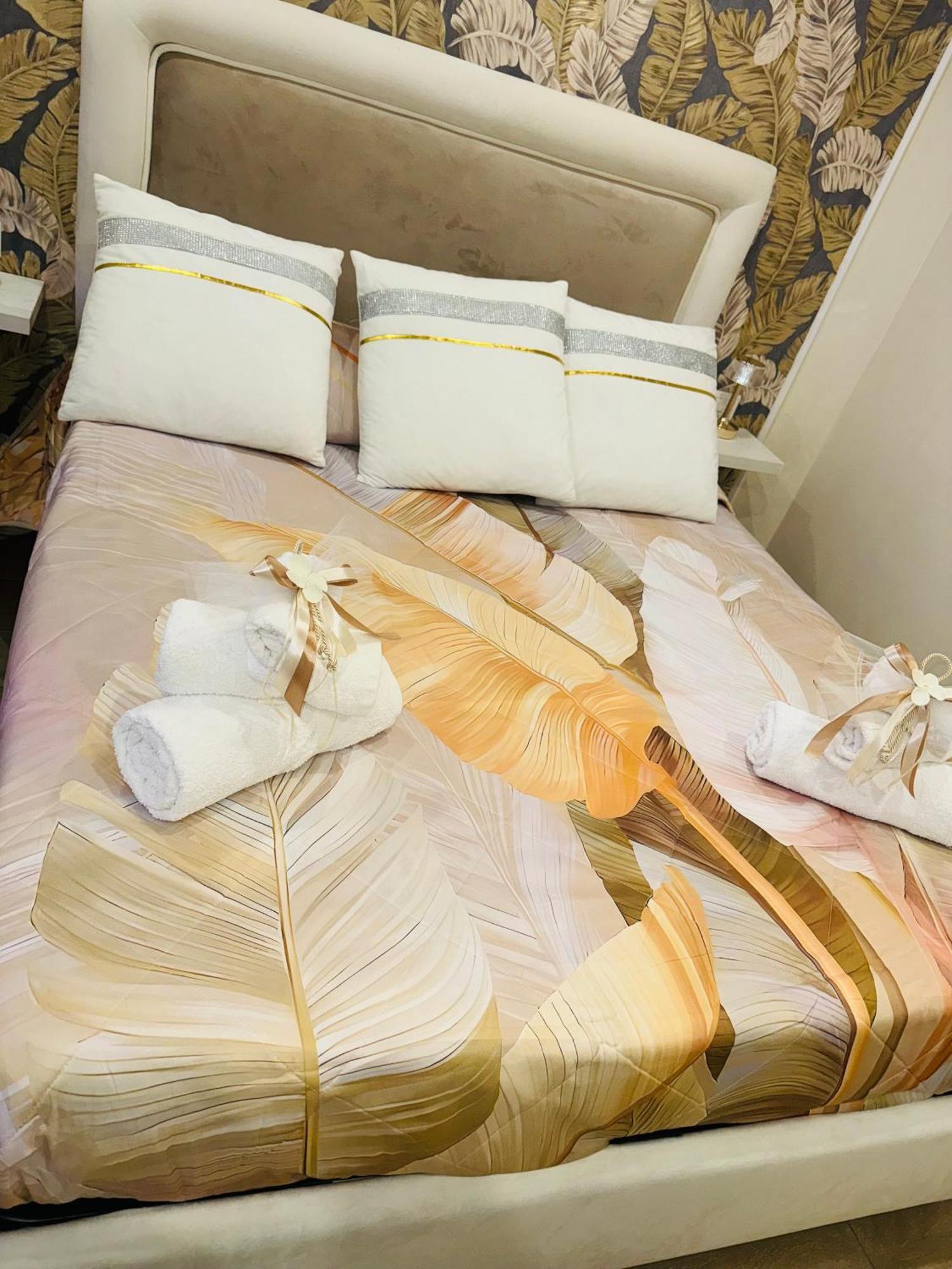 La Dimora Dei Sogni Sedil Capuano Home Suite Napoli Bagian luar foto