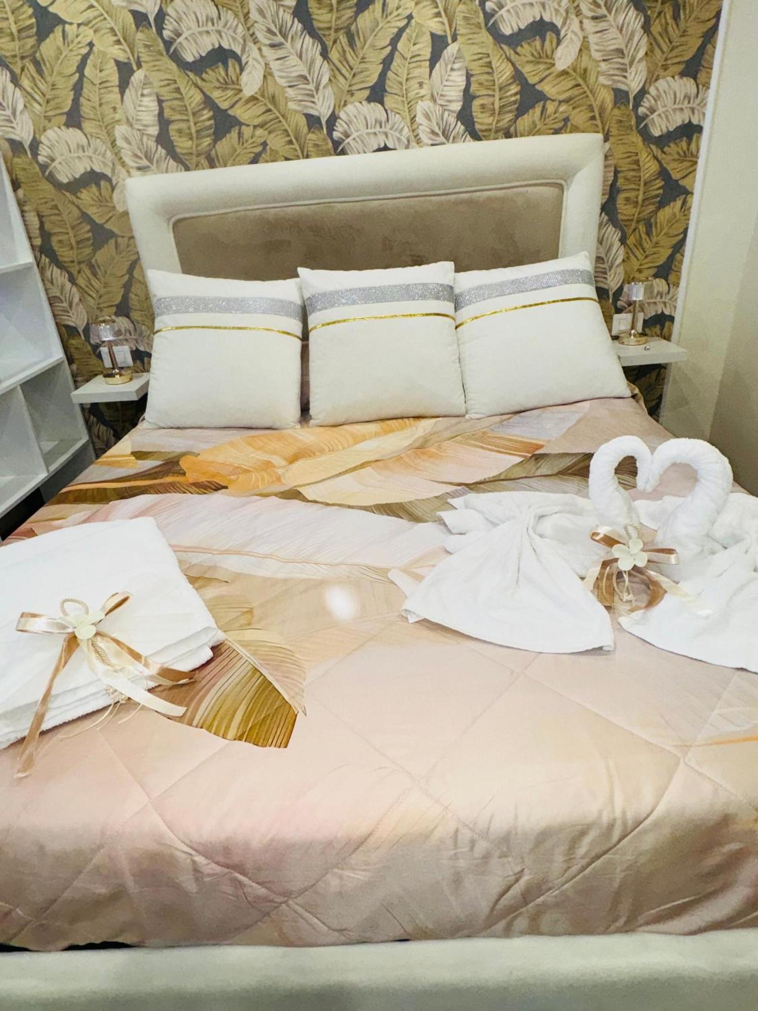 La Dimora Dei Sogni Sedil Capuano Home Suite Napoli Bagian luar foto