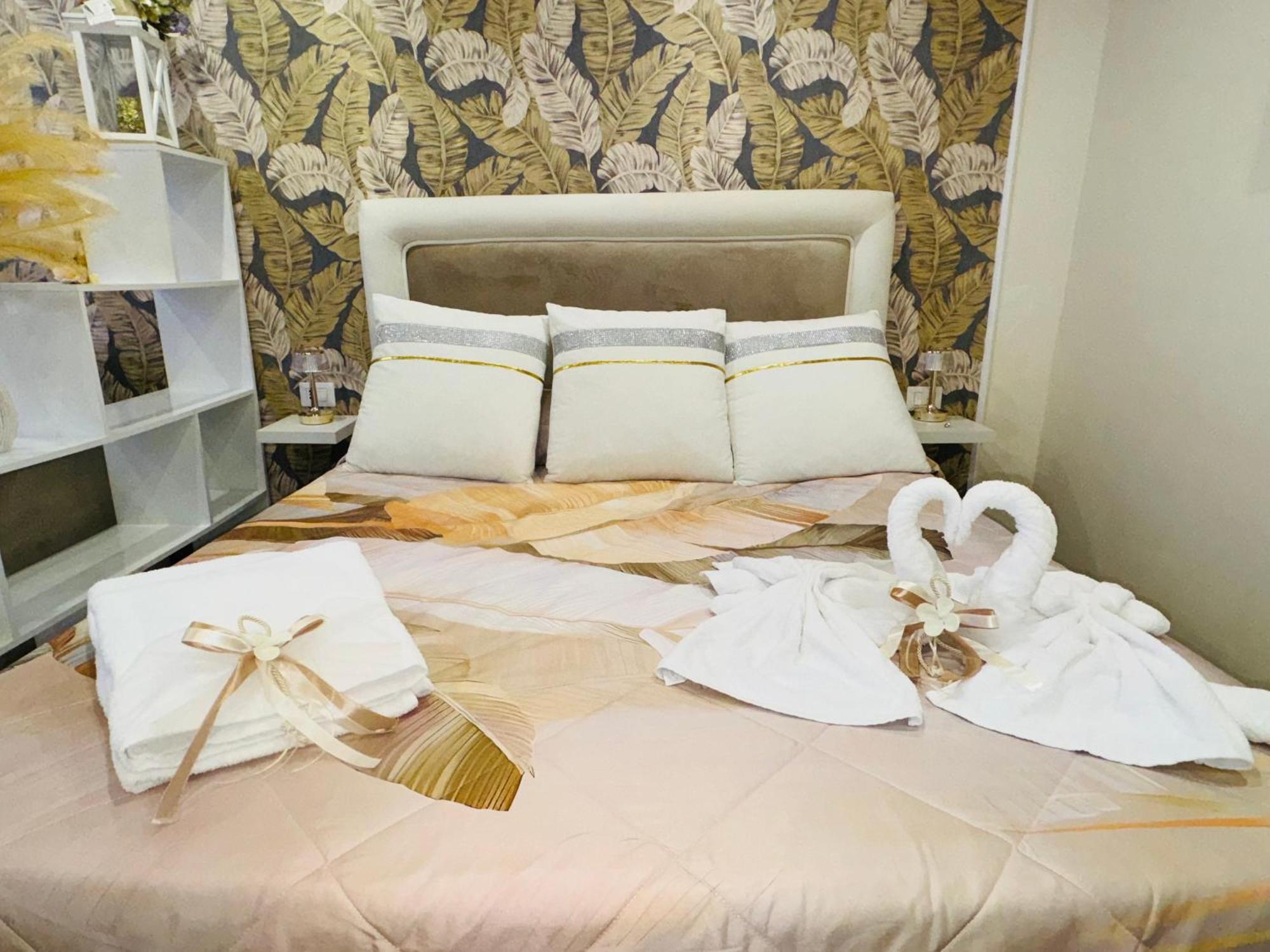 La Dimora Dei Sogni Sedil Capuano Home Suite Napoli Bagian luar foto