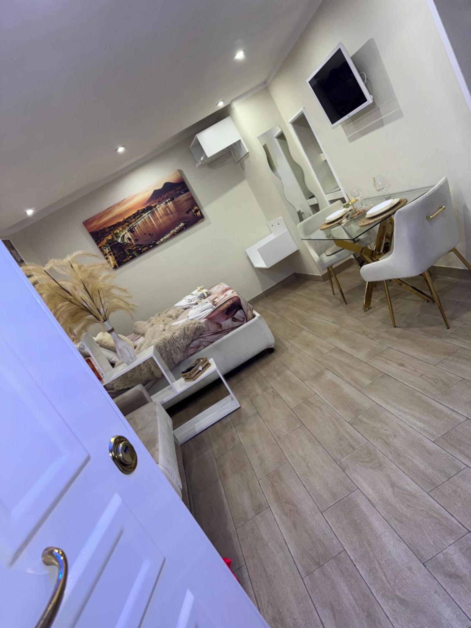 La Dimora Dei Sogni Sedil Capuano Home Suite Napoli Bagian luar foto